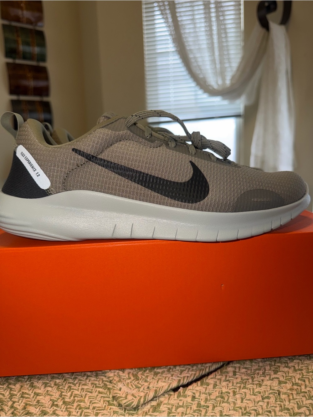 Nike Men’s Flex experience RN 12  Athletic Sneaker size 9.5 new!!